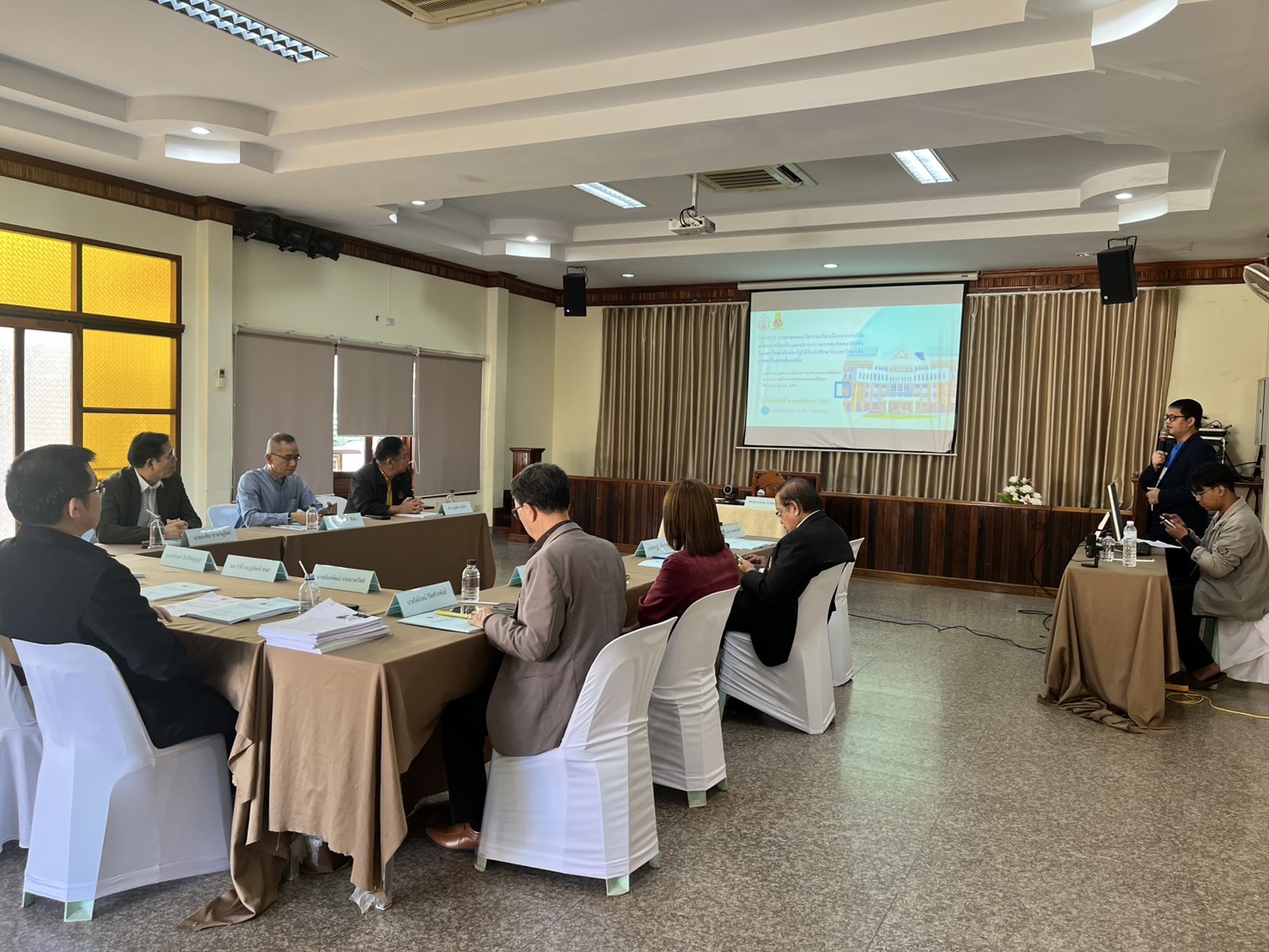 ม.นครพนม บูรณาการร่วมกับ ป.ป.ช. ประจำจังหวัดนครพนม จัดหลักสูตรบริการความรู้เสริมสร้างธรรมาภิบาลองค์กร ปลูกฝังจิตสำนึกต่อต้านการทุจริต และการประพฤติมิชอบ (Nakhon Phanom University, in collaboration with the Office of The National Anti-Corruption Commission (ONACC) in Nakhon Phanom province, organized a knowledge service course to enhance organizational governance and instill an anti-corruption and misconduct awareness.)