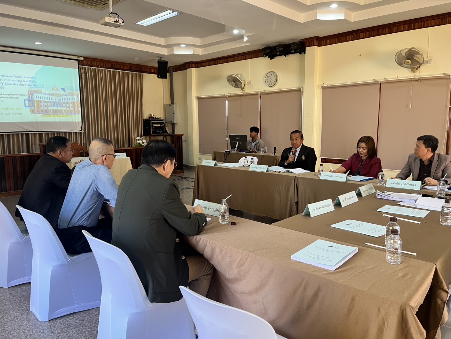 ม.นครพนม บูรณาการร่วมกับ ป.ป.ช. ประจำจังหวัดนครพนม จัดหลักสูตรบริการความรู้เสริมสร้างธรรมาภิบาลองค์กร ปลูกฝังจิตสำนึกต่อต้านการทุจริต และการประพฤติมิชอบ (Nakhon Phanom University, in collaboration with the Office of The National Anti-Corruption Commission (ONACC) in Nakhon Phanom province, organized a knowledge service course to enhance organizational governance and instill an anti-corruption and misconduct awareness.)