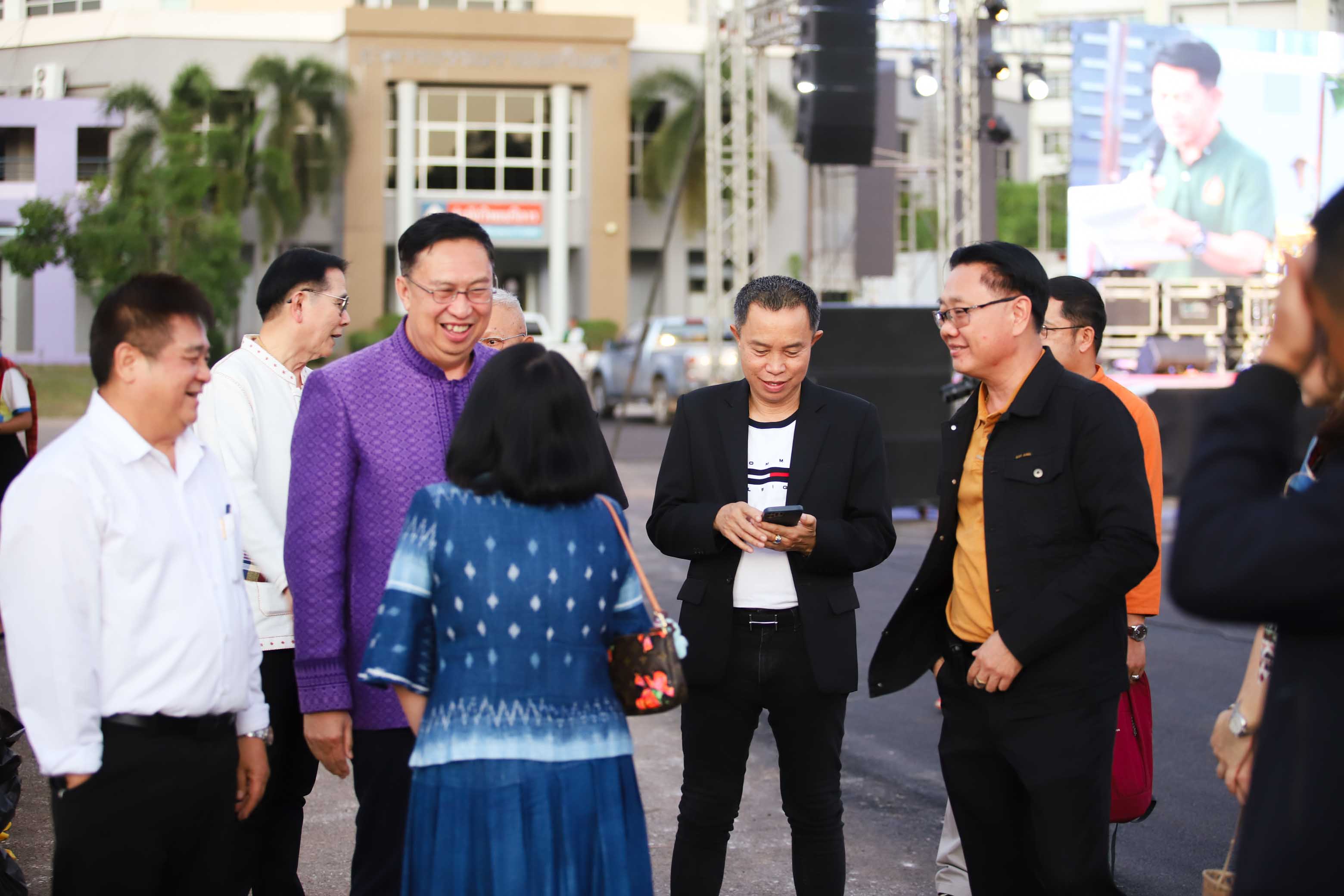 ม.นครพนม สมมานทีธาร สืบสานงานประเพณีวันลอยกระทง ประจำปี 2567