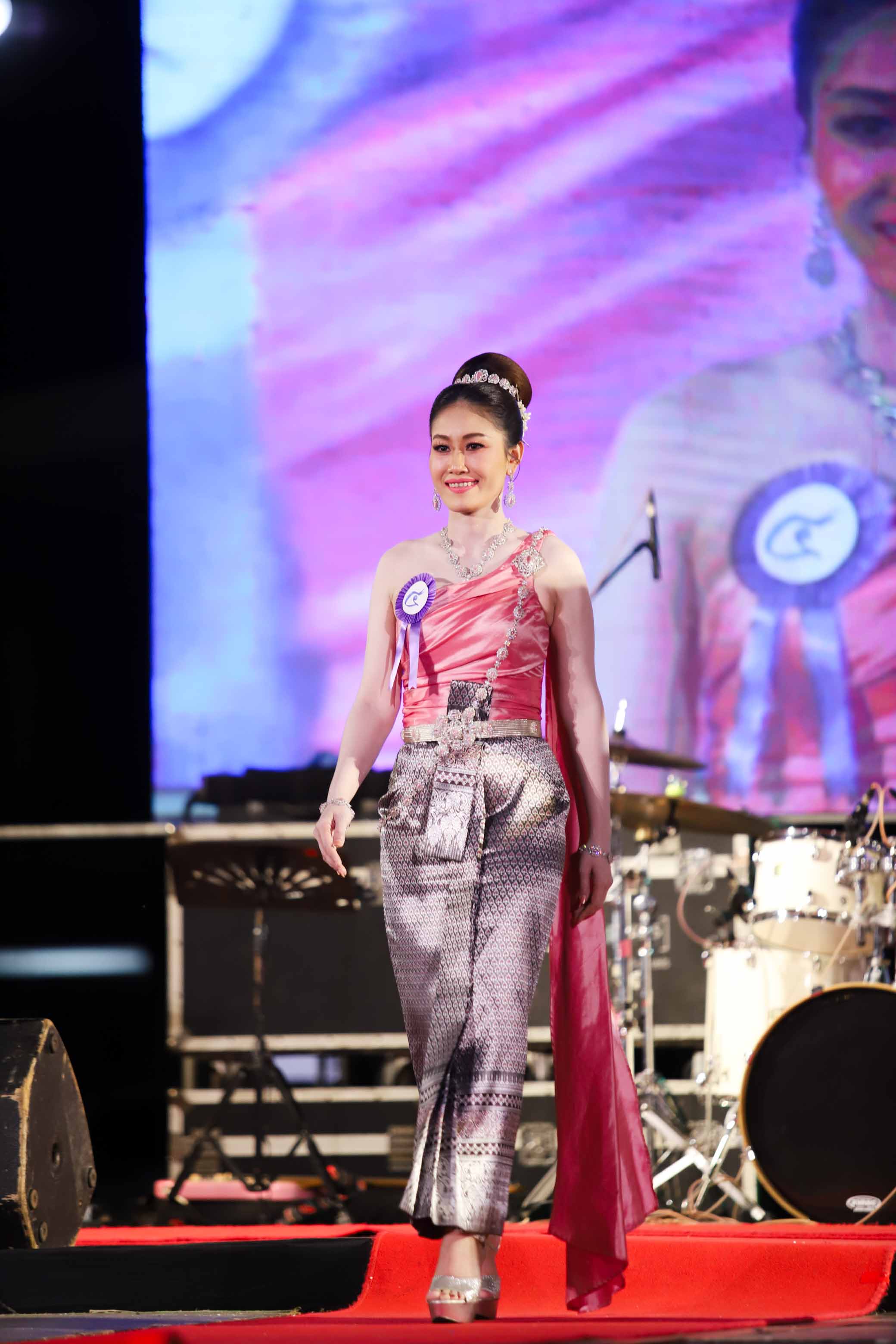 ม.นครพนม สมมานทีธาร สืบสานงานประเพณีวันลอยกระทง ประจำปี 2567