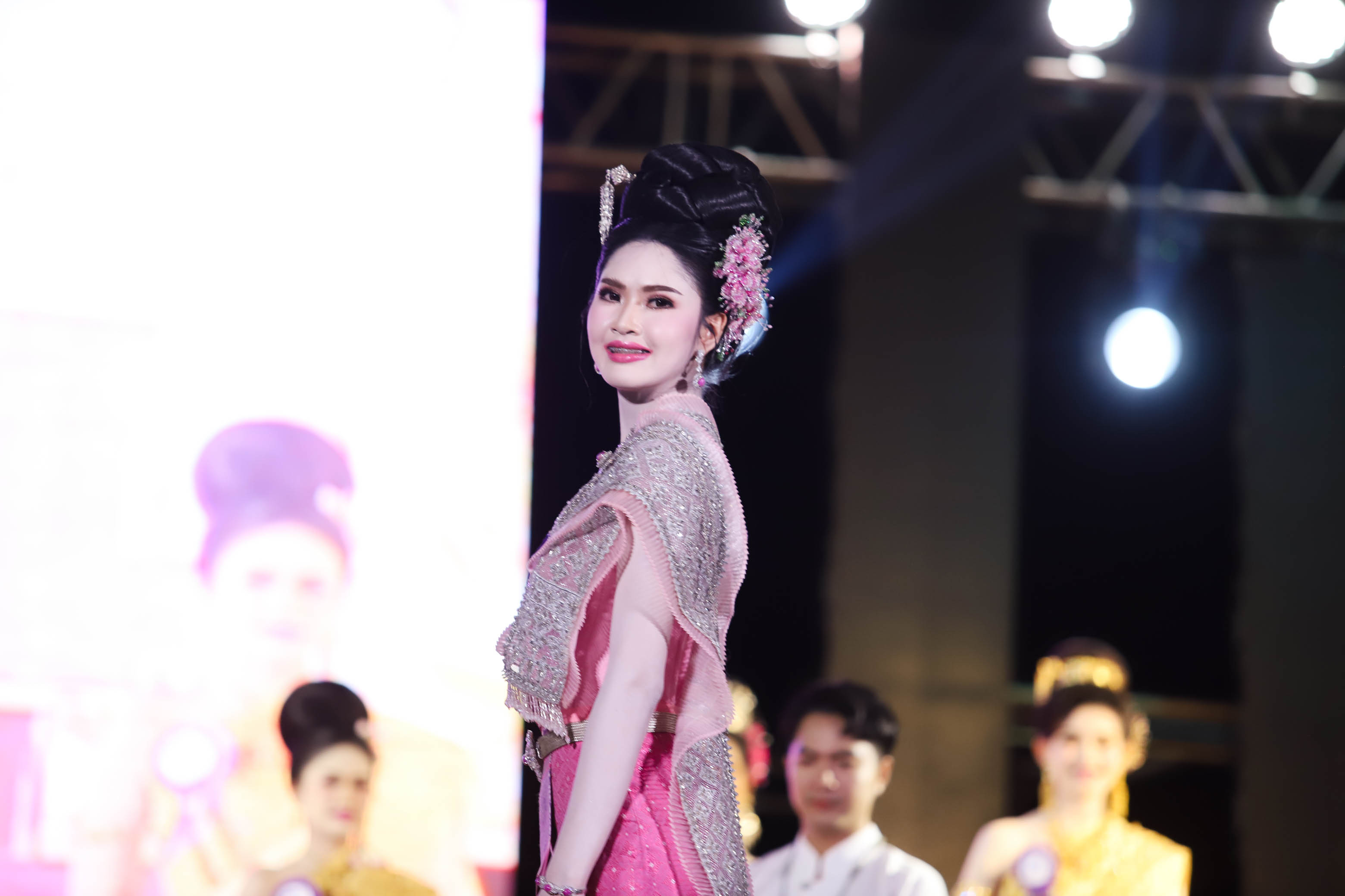 ม.นครพนม สมมานทีธาร สืบสานงานประเพณีวันลอยกระทง ประจำปี 2567