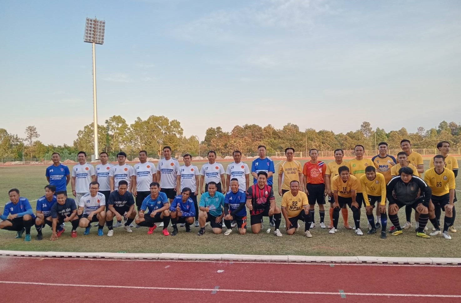ม.นครพนม ร่วมแข่งขันฟุตบอล VIP เชื่อมความสัมพันธ์ระหว่างหน่วยงานราชการจังหวัดนครพนม