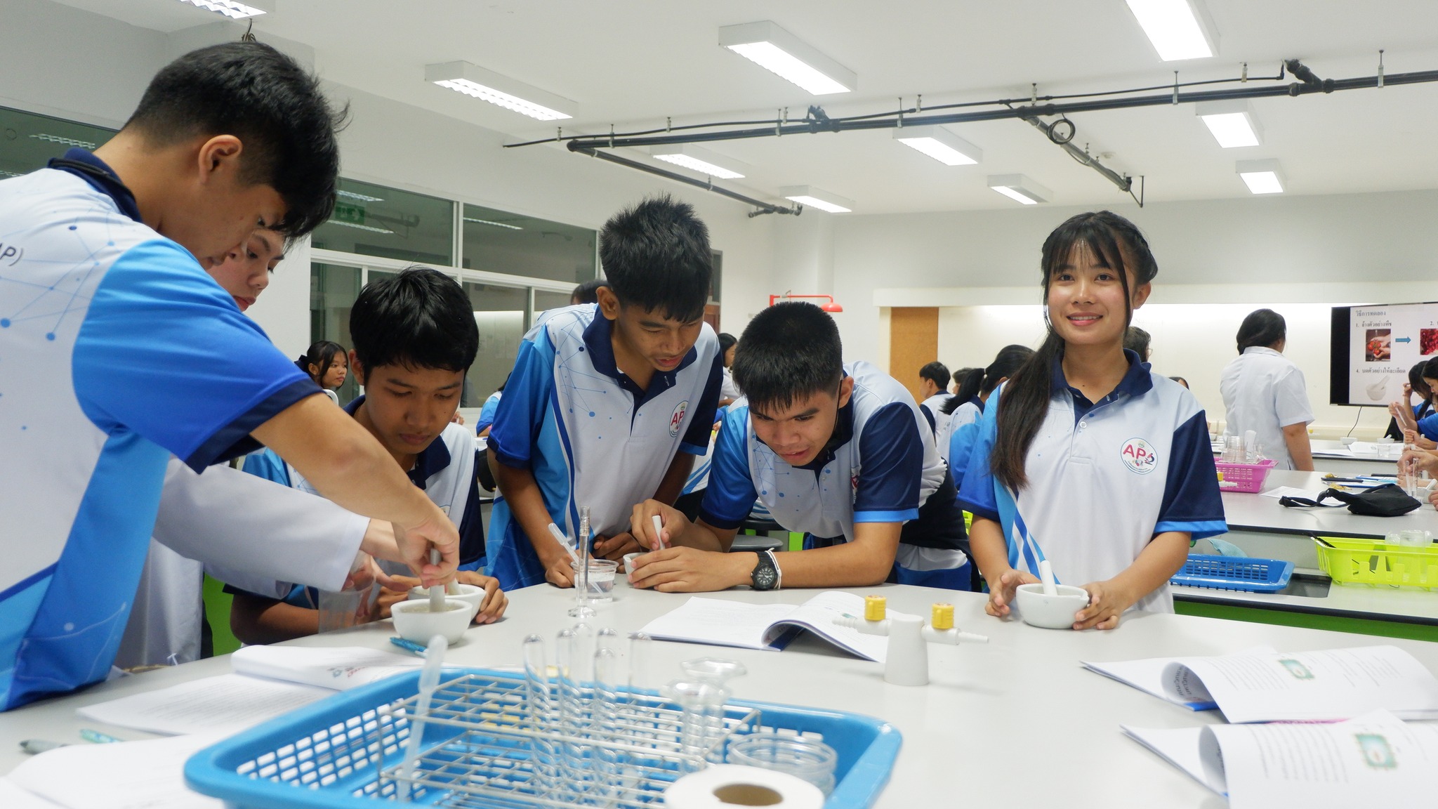 คณะวิทยาศาสตร์จัดกิจกรรมอบรมเชิงปฏิบัติการทางวิทยาศาสตร์นักเรียนโครงการห้องเรียนพิเศษ (Advanced Program : AP) โรงเรียนมหาชนะชัยวิทยาคม