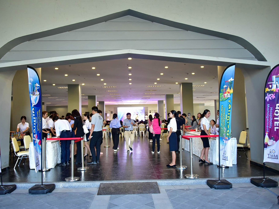 นักศึกษาวิทยาลัยการท่องเที่ยวฯ มนพ. คว้ารางวัลรองชนะเลิศอันดับ 2 รายการแข่งขันด้านการพัฒนาบุคลิกภาพ THM FAIR 2024