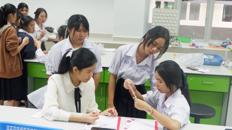 คณะวิทยาศาสตร์ จัดกิจกรรมส่งเสริมและพัฒนาทักษะการปฏิบัติการด้านวิทยาศาสตร์นักเรียนระดับมัธยมศึกษาตอนปลาย ประจำปีการศึกษา 2567 โรงเรียนนาคำราษฎร์รังสรรค์