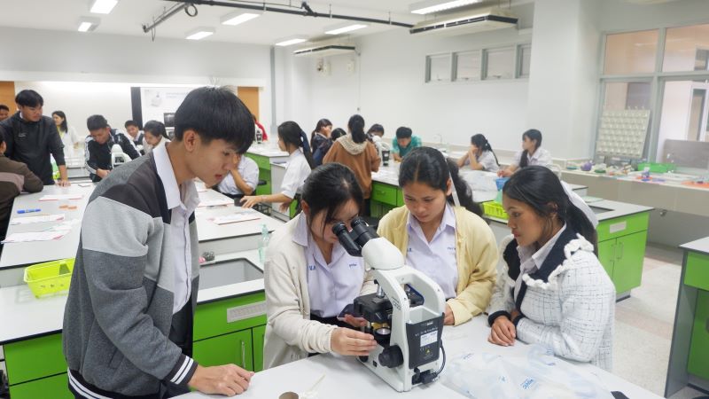 คณะวิทยาศาสตร์ จัดกิจกรรมส่งเสริมและพัฒนาทักษะการปฏิบัติการด้านวิทยาศาสตร์นักเรียนระดับมัธยมศึกษาตอนปลาย ประจำปีการศึกษา 2567 โรงเรียนนาคำราษฎร์รังสรรค์