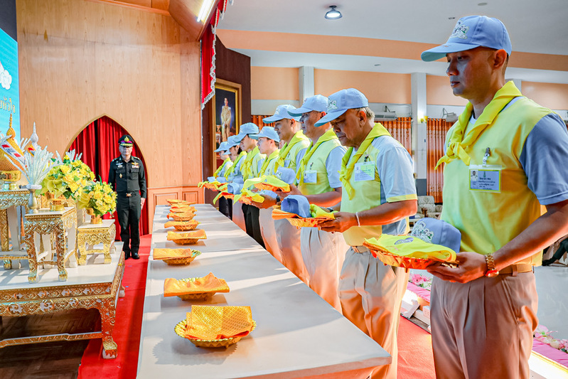 นศท. ม.นครพนม เข้ารับมอบหมวกและผ้าพันคอ จิตอาสาพระราชทาน