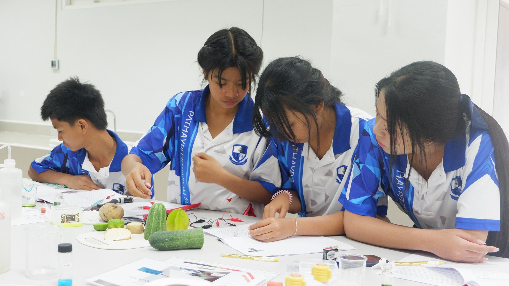 คณะวิทยาศาสตร์ จัดโครงการส่งเสริมพัฒนาศักยภาพผู้เรียนห้องเรียนพิเศษ SME โรงเรียนพะทายพิทยาคม