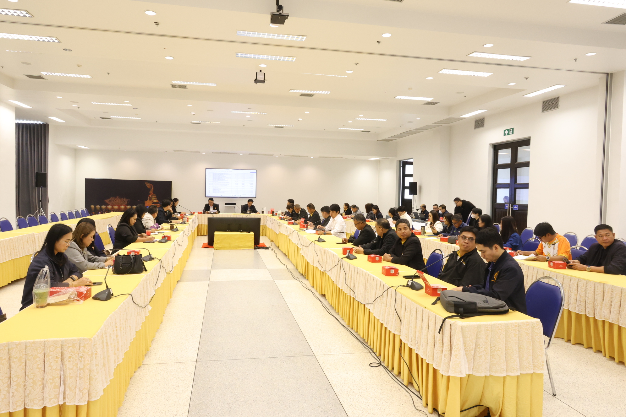 ม.นครพนม ประชุมคณะกรรมการดำเนินงานพิธีพระราชทานปริญญาบัตร ประจำปีการศึกษา 2567