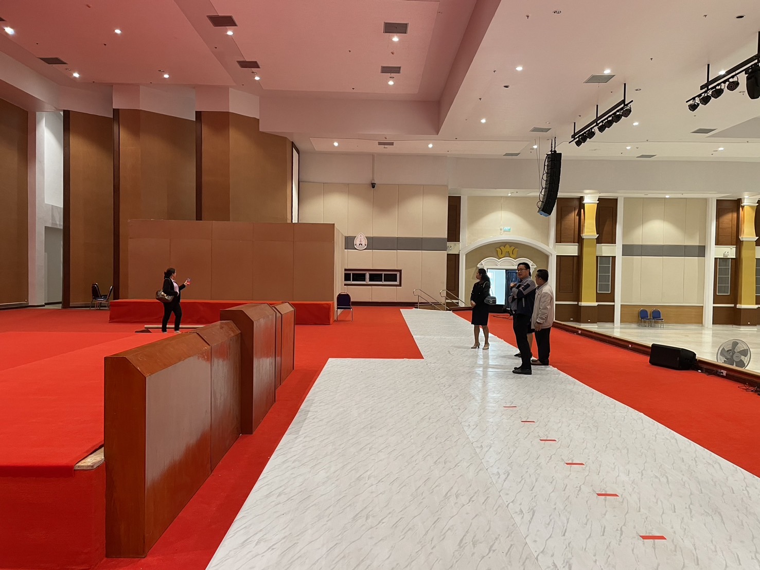 อธิการบดี ลงพื้นที่ติดตามการเตรียมงานหอประชุมวชิรบพิตร