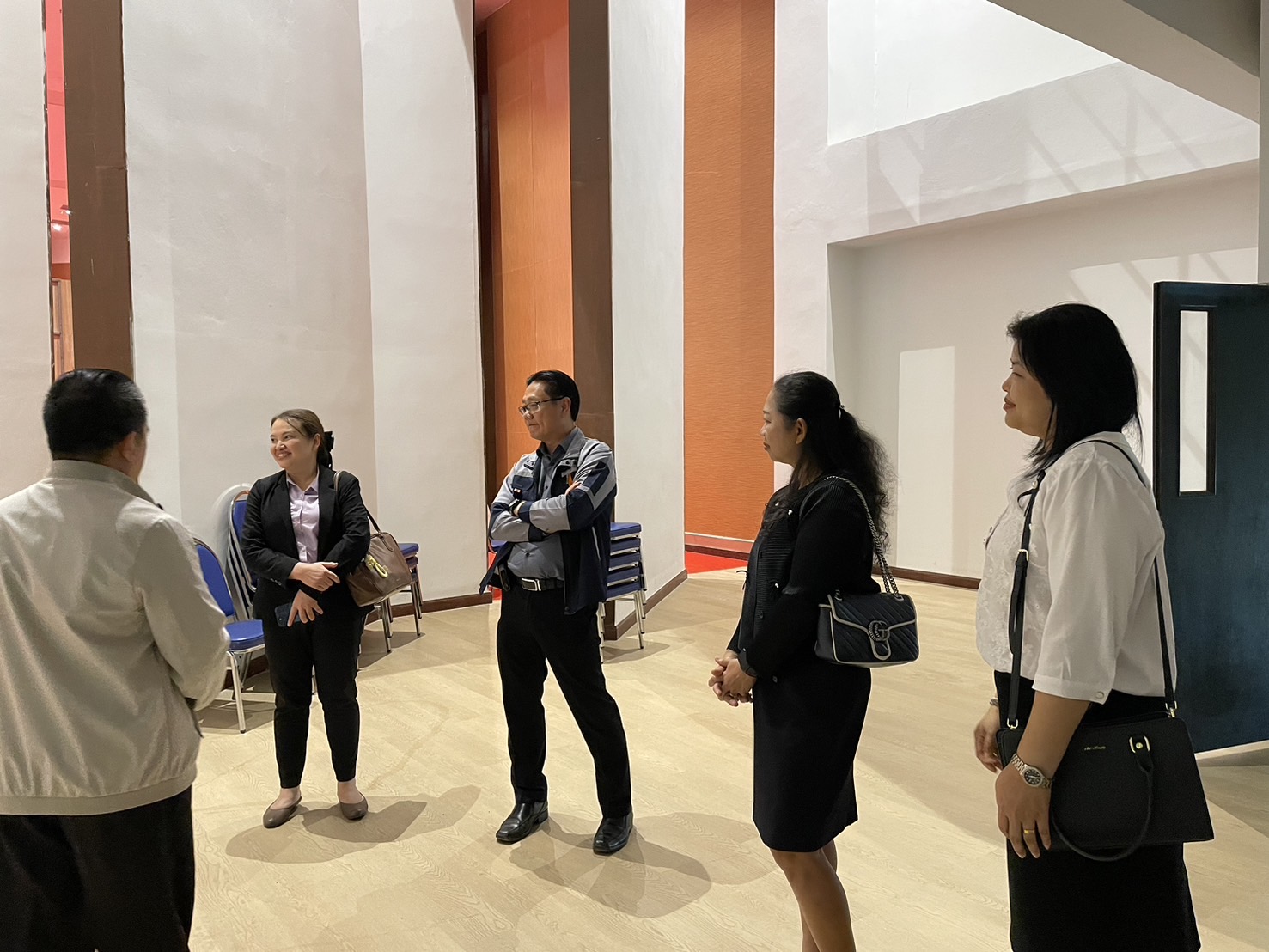 อธิการบดี ลงพื้นที่ติดตามการเตรียมงานหอประชุมวชิรบพิตร