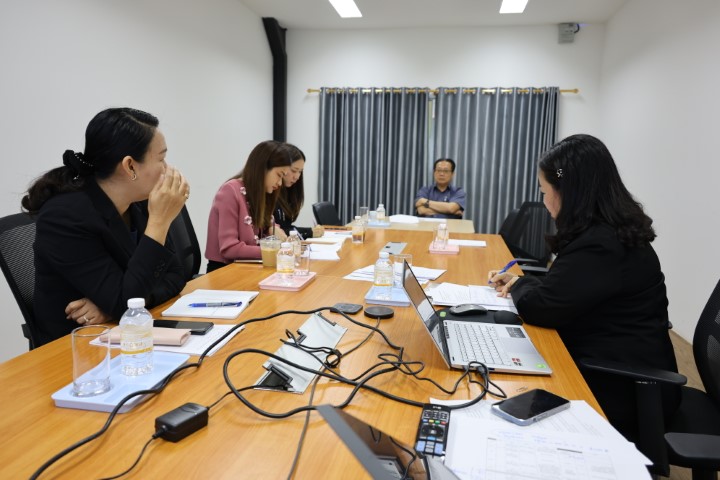 ม.นครพนม ประชุมการออกแบบห้องพักนักศึกษาแพทย์และห้อง Conference โรงพยาบาลนครพนม