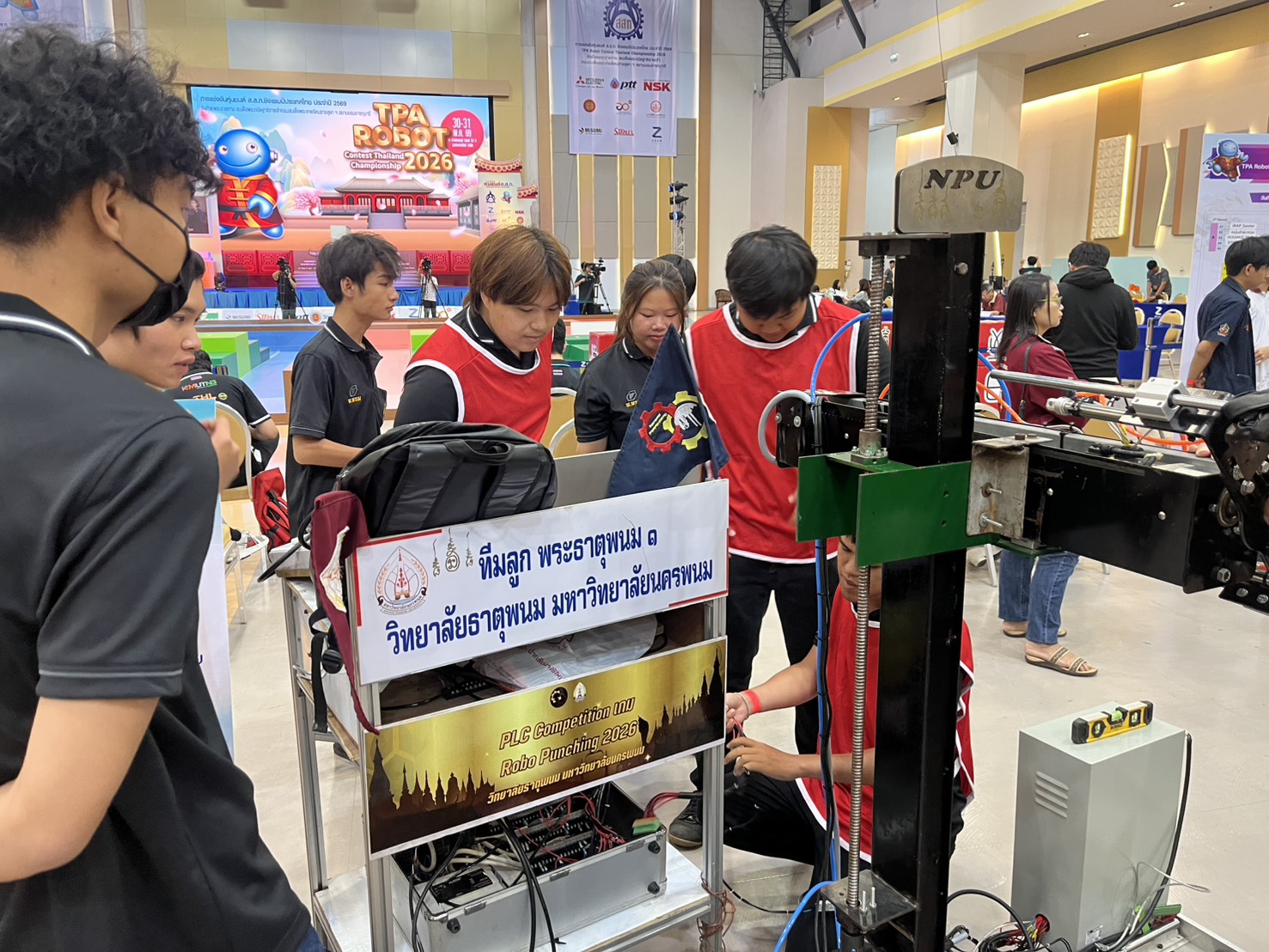 นักศึกษาวิทยาลัยธาตุพนม มหาวิทยาลัยนครพนม คว้ารางวัลรองชนะเลิศอันดับ 1 การแข่งขัน Robo Punching ในเวที TPA Robot Contest 2026