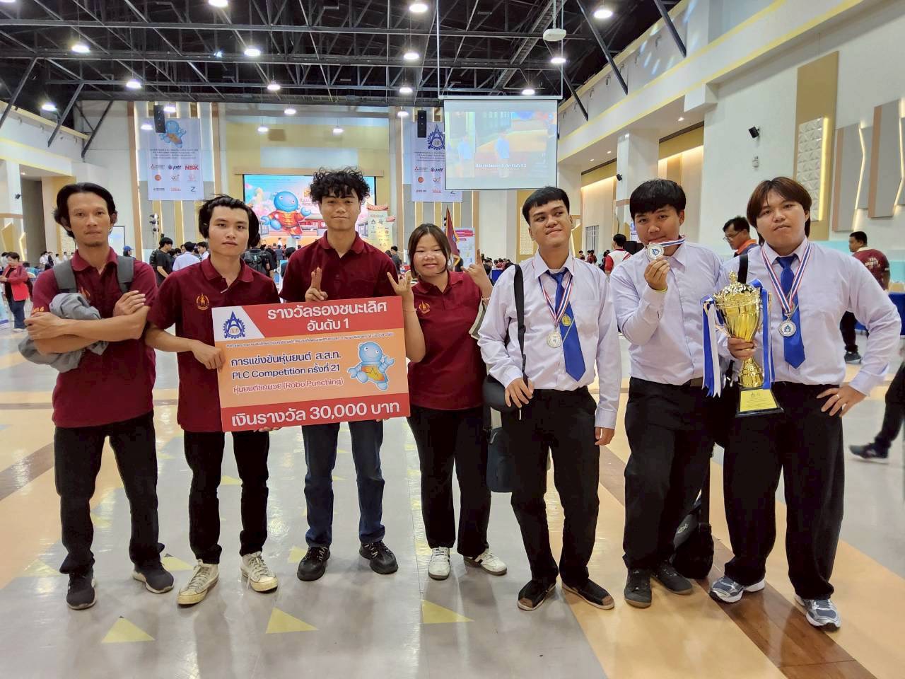 นักศึกษาวิทยาลัยธาตุพนม มหาวิทยาลัยนครพนม คว้ารางวัลรองชนะเลิศอันดับ 1 การแข่งขัน Robo Punching ในเวที TPA Robot Contest 2026