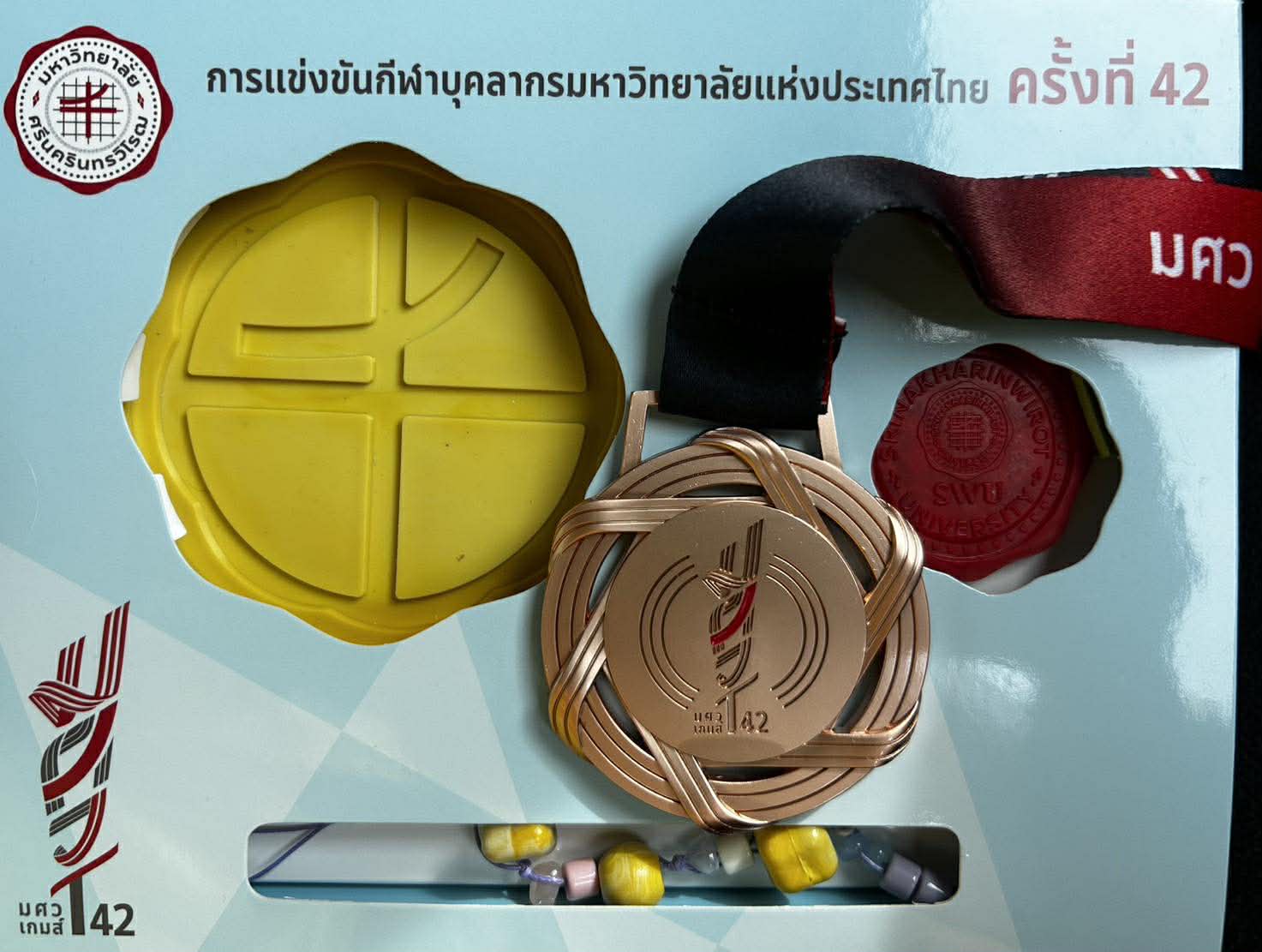 นักกีฬาเทนนิส มนพ. คว้าเหรียญทองแดงประเภทคู่ผสม ศึกกีฬาบุคลากรมหาวิทยาลัยแห่งประเทศไทย ครั้งที่ 42 มศว เกมส์