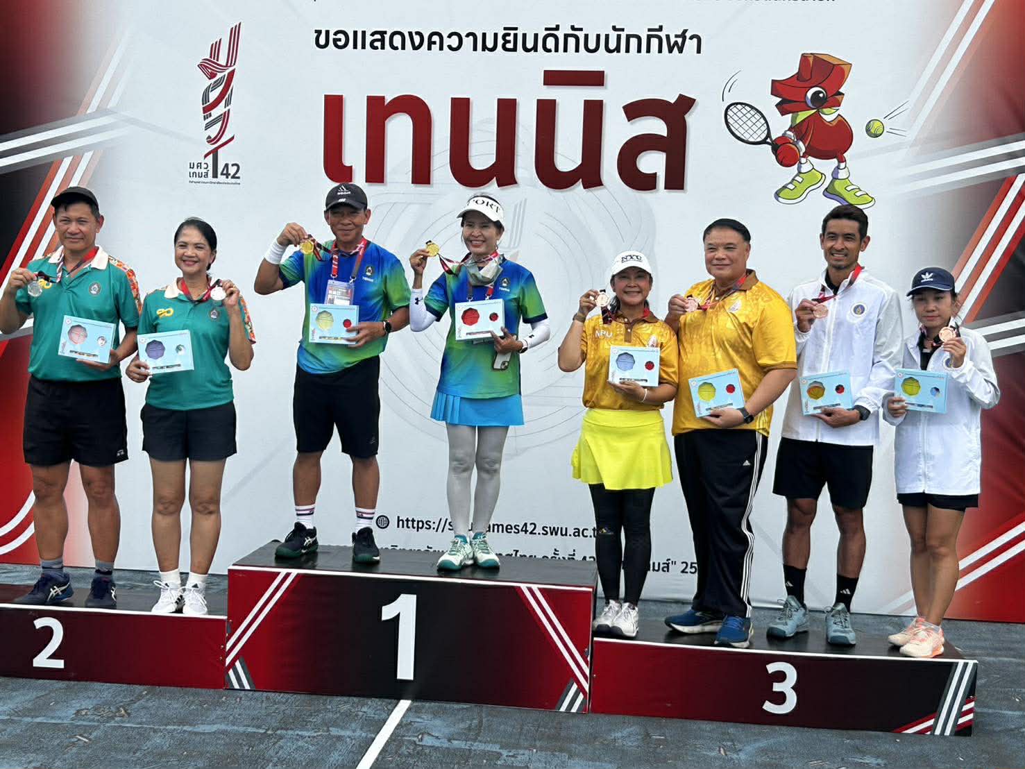 นักกีฬาเทนนิส มนพ. คว้าเหรียญทองแดงประเภทคู่ผสม ศึกกีฬาบุคลากรมหาวิทยาลัยแห่งประเทศไทย ครั้งที่ 42 มศว เกมส์