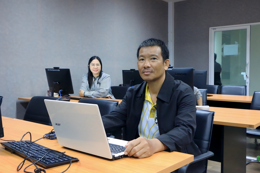 สำนักงานอธิการบดี ม.นครพนม ยกระดับศักยภาพบุคลากรสายสนับสนุน จัดอบรมเชิงปฏิบัติการเขียนคู่มือปฏิบัติงานสู่ตำแหน่งที่สูงขึ้น