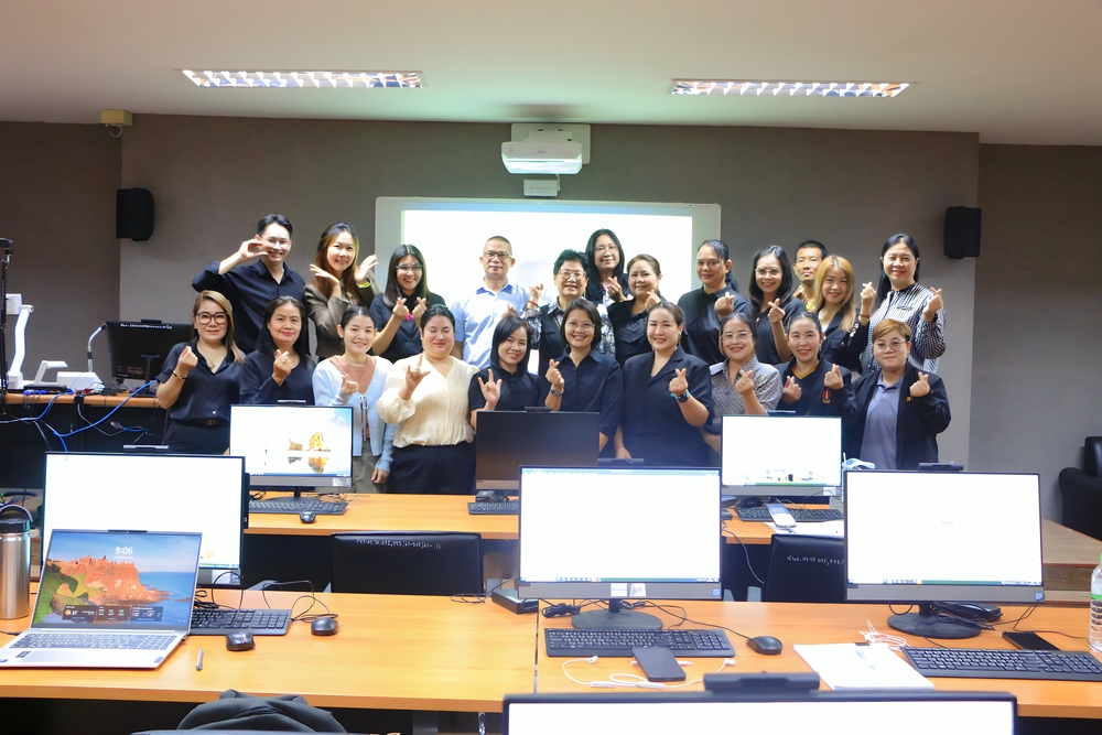 สำนักงานอธิการบดี ม.นครพนม ยกระดับศักยภาพบุคลากรสายสนับสนุน จัดอบรมเชิงปฏิบัติการเขียนคู่มือปฏิบัติงานสู่ตำแหน่งที่สูงขึ้น