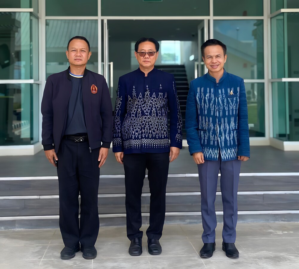 ม.นครพนม ยื่นหนังสือขอรับการสนับสนุนงบประมาณปรับปรุงถนนและติดตั้งไฟส่องสว่าง เพิ่มความปลอดภัยการสัญจร