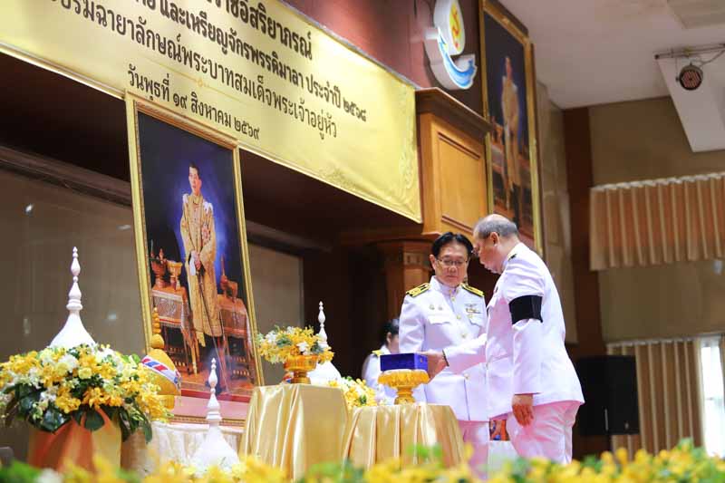 มหาวิทยาลัยนครพนม จัดพิธีรับพระราชทานเครื่องราชอิสริยาภรณ์และเหรียญจักรพรรดิมาลา ประจำปี 2568