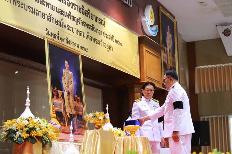 มหาวิทยาลัยนครพนม จัดพิธีรับพระราชทานเครื่องราชอิสริยาภรณ์และเหรียญจักรพรรดิมาลา ประจำปี 2568