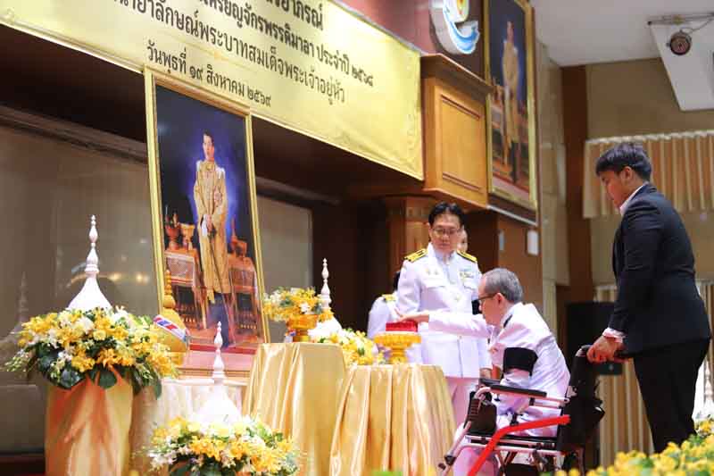 มหาวิทยาลัยนครพนม จัดพิธีรับพระราชทานเครื่องราชอิสริยาภรณ์และเหรียญจักรพรรดิมาลา ประจำปี 2568