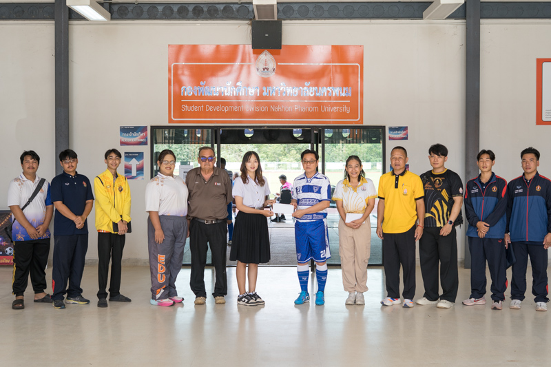 ม.นครพนม มอบรางวัลผู้ชนะการประกวดออกแบบโปสเตอร์รณรงค์ต่อต้านยาเสพติดด้วย AI