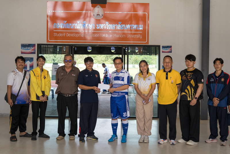 ม.นครพนม มอบรางวัลผู้ชนะการประกวดออกแบบโปสเตอร์รณรงค์ต่อต้านยาเสพติดด้วย AI