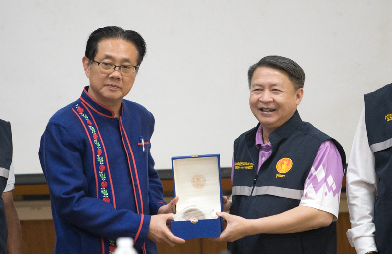 ม.นครพนม ต้อนรับคณะ สว. คณะกรรมการขับเคลื่อนโครงการสมาชิกวุฒิสภาพบประชาชน ลงพื้นที่มหาวิทยาลัยนครพนม ขับเคลื่อนคณะแพทยศาสตร์และกฎหมายพัฒนาท้องถิ่น