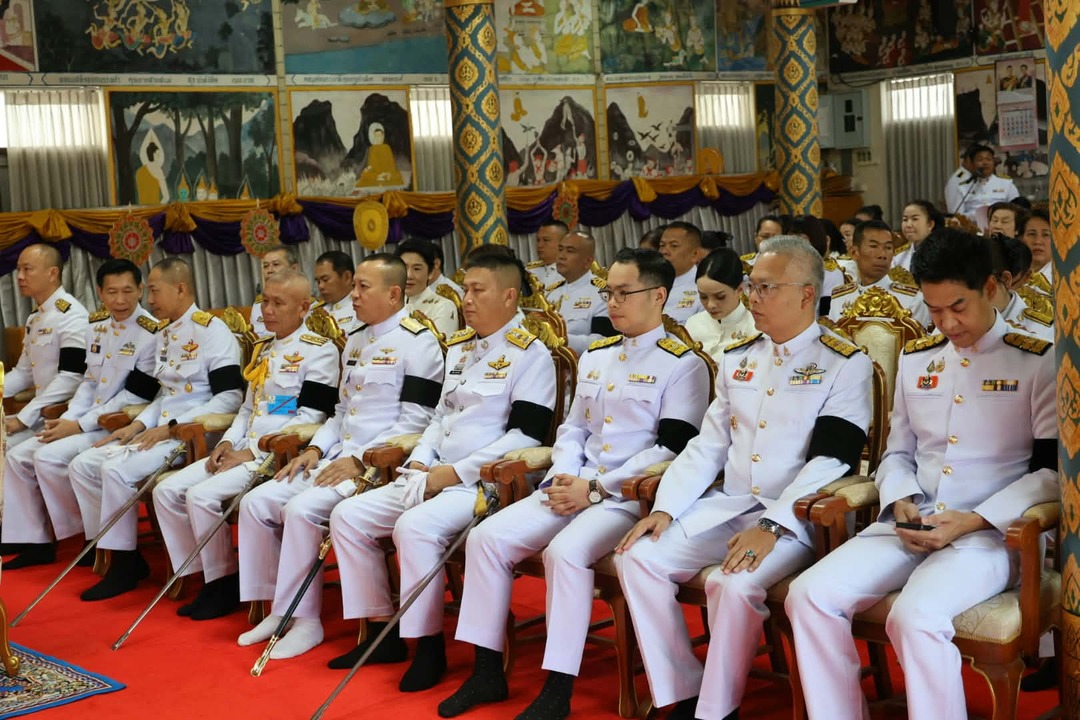มหาวิทยาลัยนครพนมร่วมพิธีเจริญพระพุทธมนต์และทำบุญตักบาตรพระสงฆ์และวางพวงมาลา เนื่องในวันนวมินทรมหาราช ประจำปี 2569