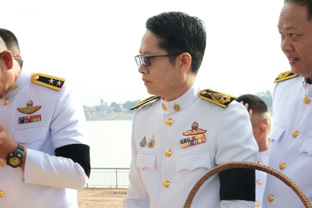 มหาวิทยาลัยนครพนมร่วมพิธีเจริญพระพุทธมนต์และทำบุญตักบาตรพระสงฆ์และวางพวงมาลา เนื่องในวันนวมินทรมหาราช ประจำปี 2569