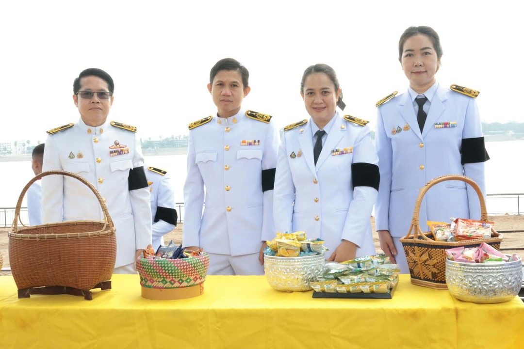 มหาวิทยาลัยนครพนมร่วมพิธีเจริญพระพุทธมนต์และทำบุญตักบาตรพระสงฆ์และวางพวงมาลา เนื่องในวันนวมินทรมหาราช ประจำปี 2569