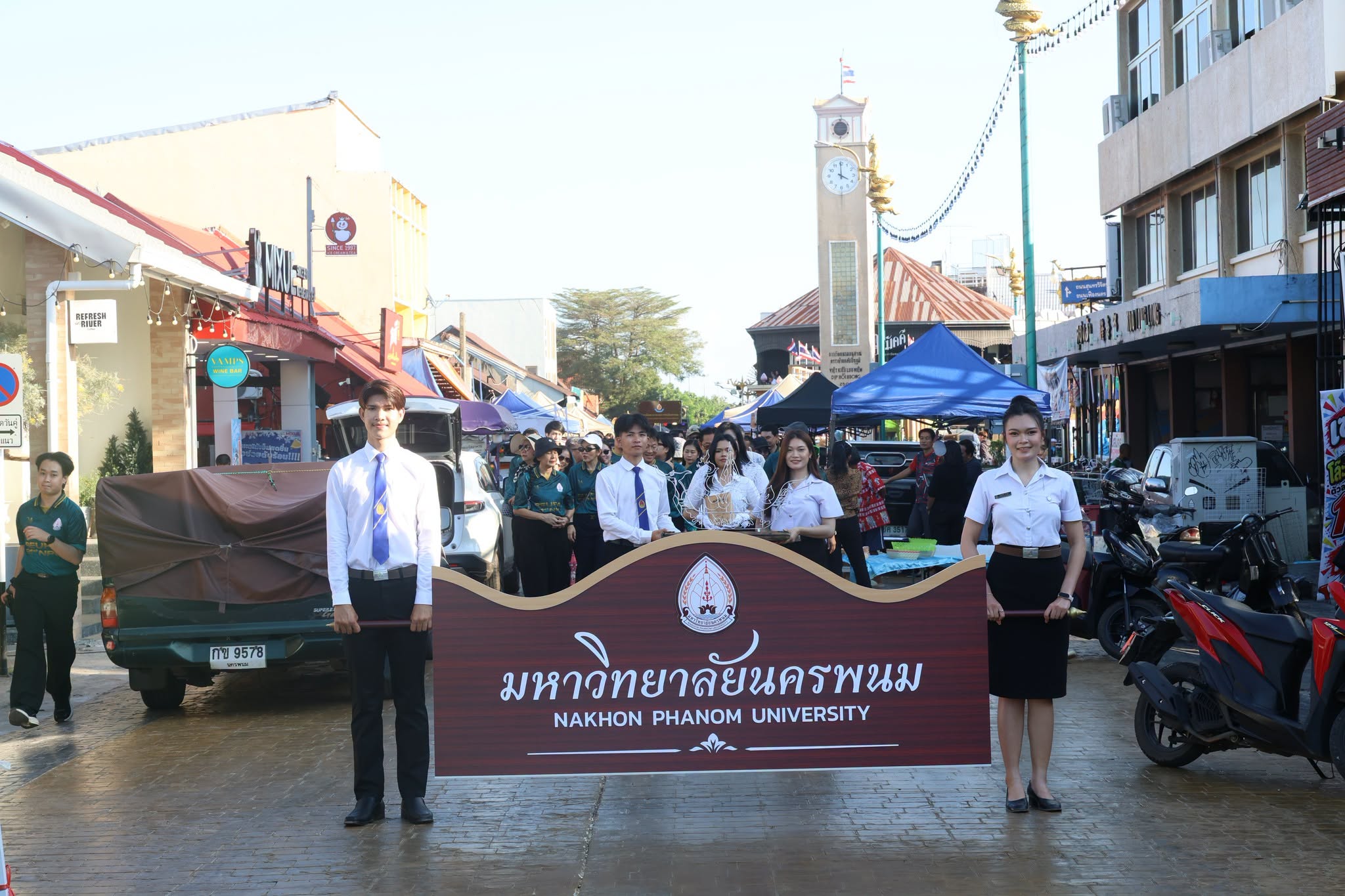 Nakhon Phanom University Celebrates Global Success with Victory Parade for Nakhon Phanom Illuminated Boat Festival