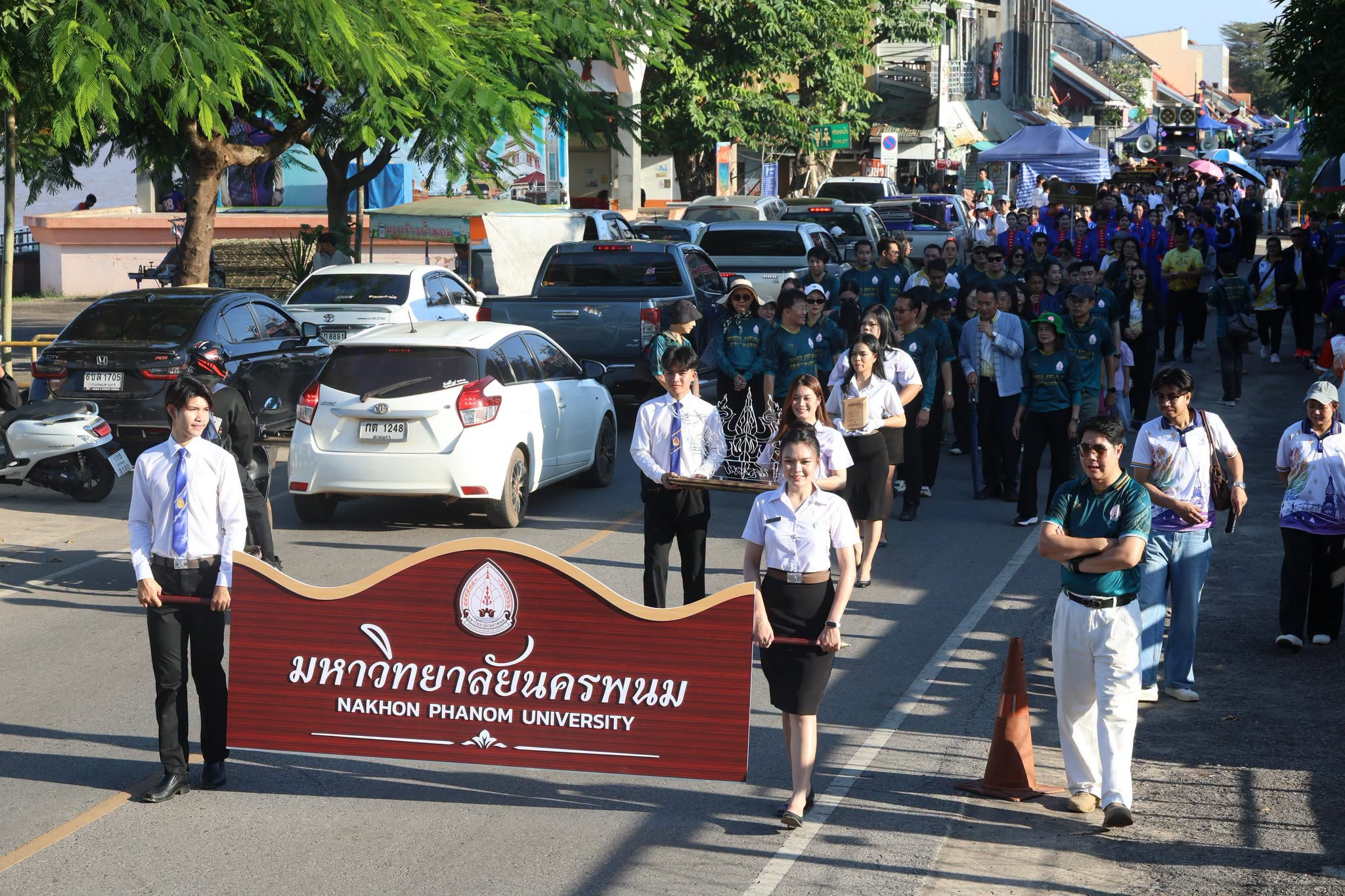 Nakhon Phanom University Celebrates Global Success with Victory Parade for Nakhon Phanom Illuminated Boat Festival