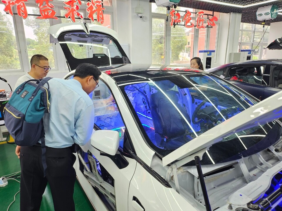 ม.นครพนม หารือวิทยาลัยอาชีวศึกษาเมืองฉงชิ่ง สาธารณรัฐประชาชนจีน พัฒนาหลักสูตรด้าน EV ทั้งในระดับ ปวส. และ ป.ตรี