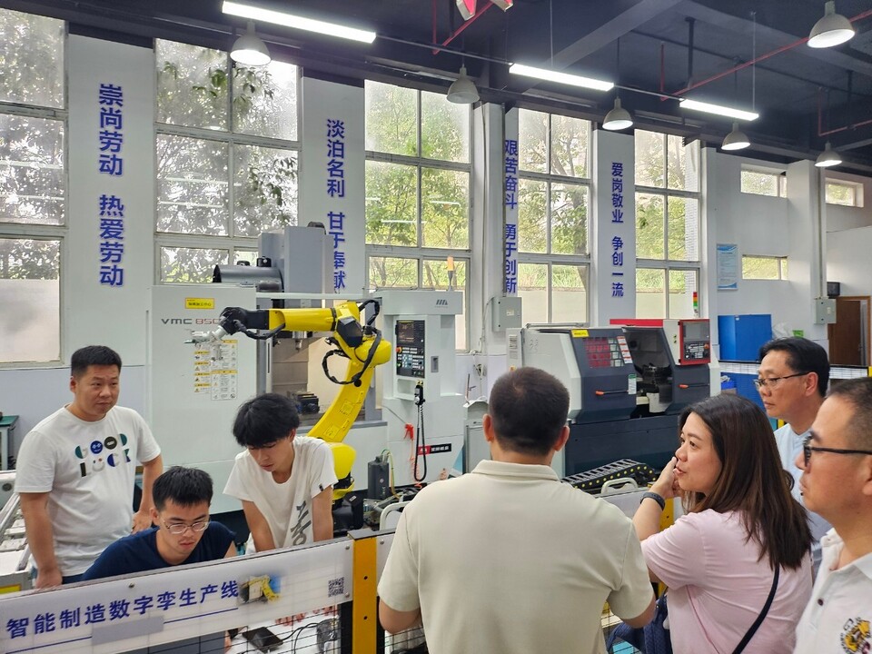 ม.นครพนม หารือวิทยาลัยอาชีวศึกษาเมืองฉงชิ่ง สาธารณรัฐประชาชนจีน พัฒนาหลักสูตรด้าน EV ทั้งในระดับ ปวส. และ ป.ตรี