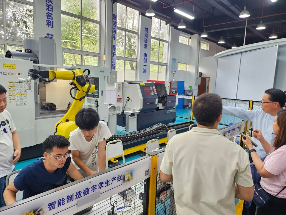 ม.นครพนม หารือวิทยาลัยอาชีวศึกษาเมืองฉงชิ่ง สาธารณรัฐประชาชนจีน พัฒนาหลักสูตรด้าน EV ทั้งในระดับ ปวส. และ ป.ตรี