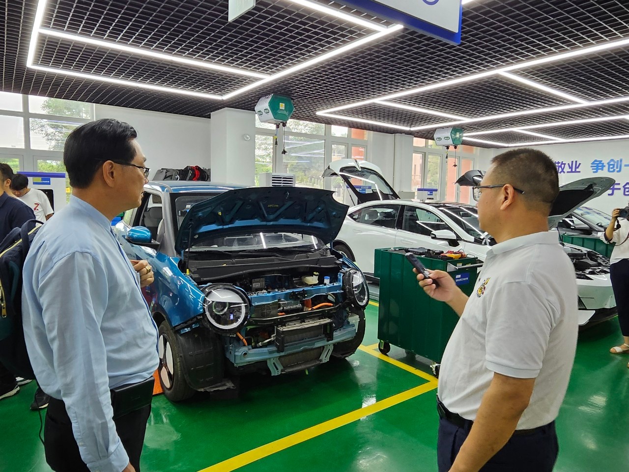 ม.นครพนม หารือวิทยาลัยอาชีวศึกษาเมืองฉงชิ่ง สาธารณรัฐประชาชนจีน พัฒนาหลักสูตรด้าน EV ทั้งในระดับ ปวส. และ ป.ตรี