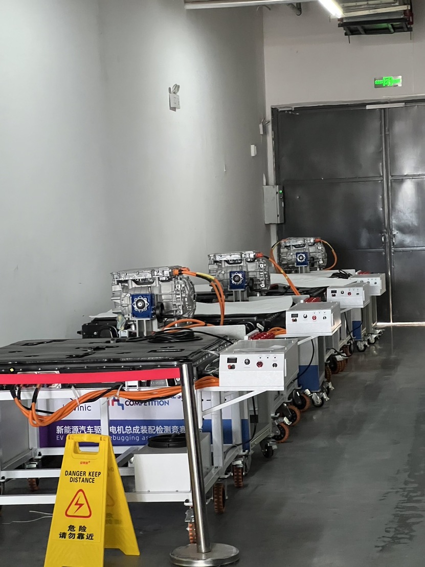 บริษัท ฉางอาน (CHANGAN) พร้อมทำความร่วมมือพัฒนาหลักสูตรด้าน EV และตั้งจัดศูนย์ฝึกอบรมด้าน EV ที่ ม.นครพนม (CHANGAN is ready to collaborate on developing EV curricula and establish an EV training center at Nakhon Phanom University.)