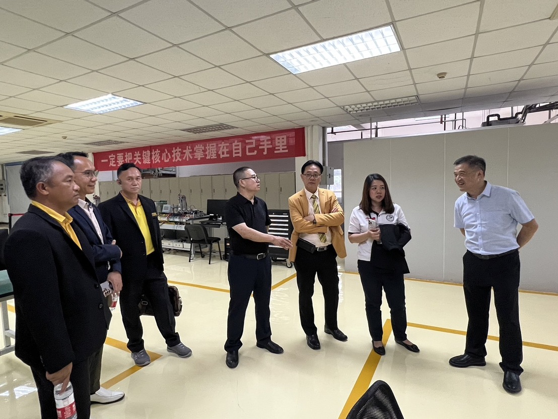 บริษัท ฉางอาน (CHANGAN) พร้อมทำความร่วมมือพัฒนาหลักสูตรด้าน EV และตั้งจัดศูนย์ฝึกอบรมด้าน EV ที่ ม.นครพนม (CHANGAN is ready to collaborate on developing EV curricula and establish an EV training center at Nakhon Phanom University.)