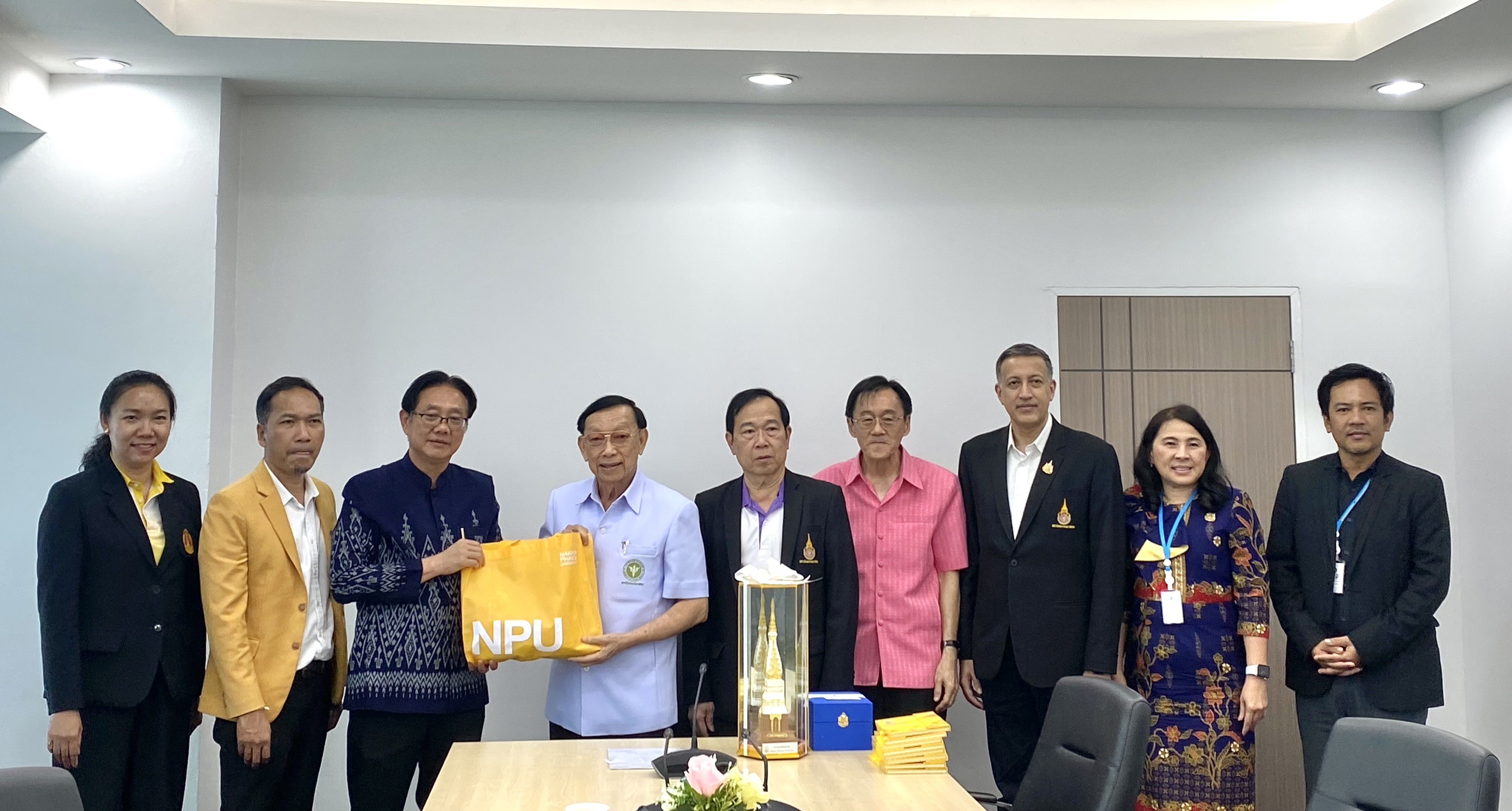 ม.นครพนม หารือการทำความร่วมมือด้านการผลิตแพทย์และบุคลากรด้านสุขภาพ กับสถาบันพระบรมราชชนก (Nakhon Phanom University discusses collaboration on medical and healthcare personnel production with the Praboromarajchanok Institute.)