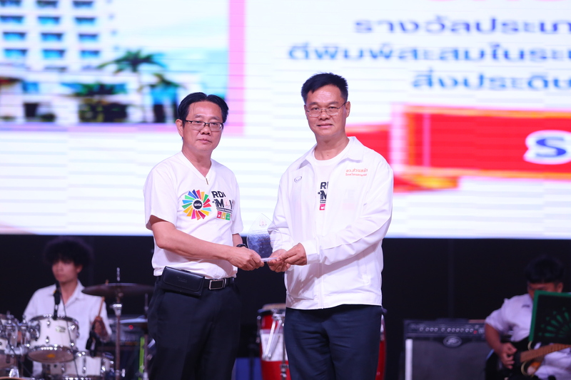 ม.นครพนม มอบรางวัลเชิดชูเกียรติแก่บุคลากรที่มีผลงานโดดเด่น ประจำปี 2567 ในโอกาสครบรอบ 19 ปีแห่งการสถาปนามหาวิทยาลัยนครพนม