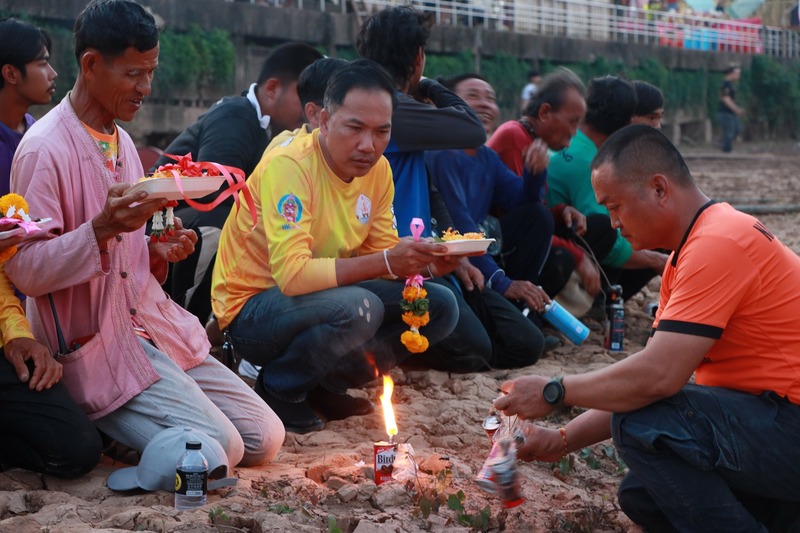 Nakhon Phanom University Presents Illuminated Boat Show, Preserving Traditional Wisdom with 19 Celebratory Fireworks for University's 19th Anniversary