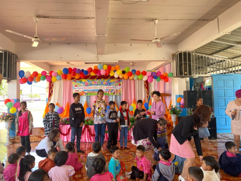 ม.นครพนม สนับสนุนขนมและของรางวัลเนื่องในวันเด็กแห่งชาติ ประจำปี 2568