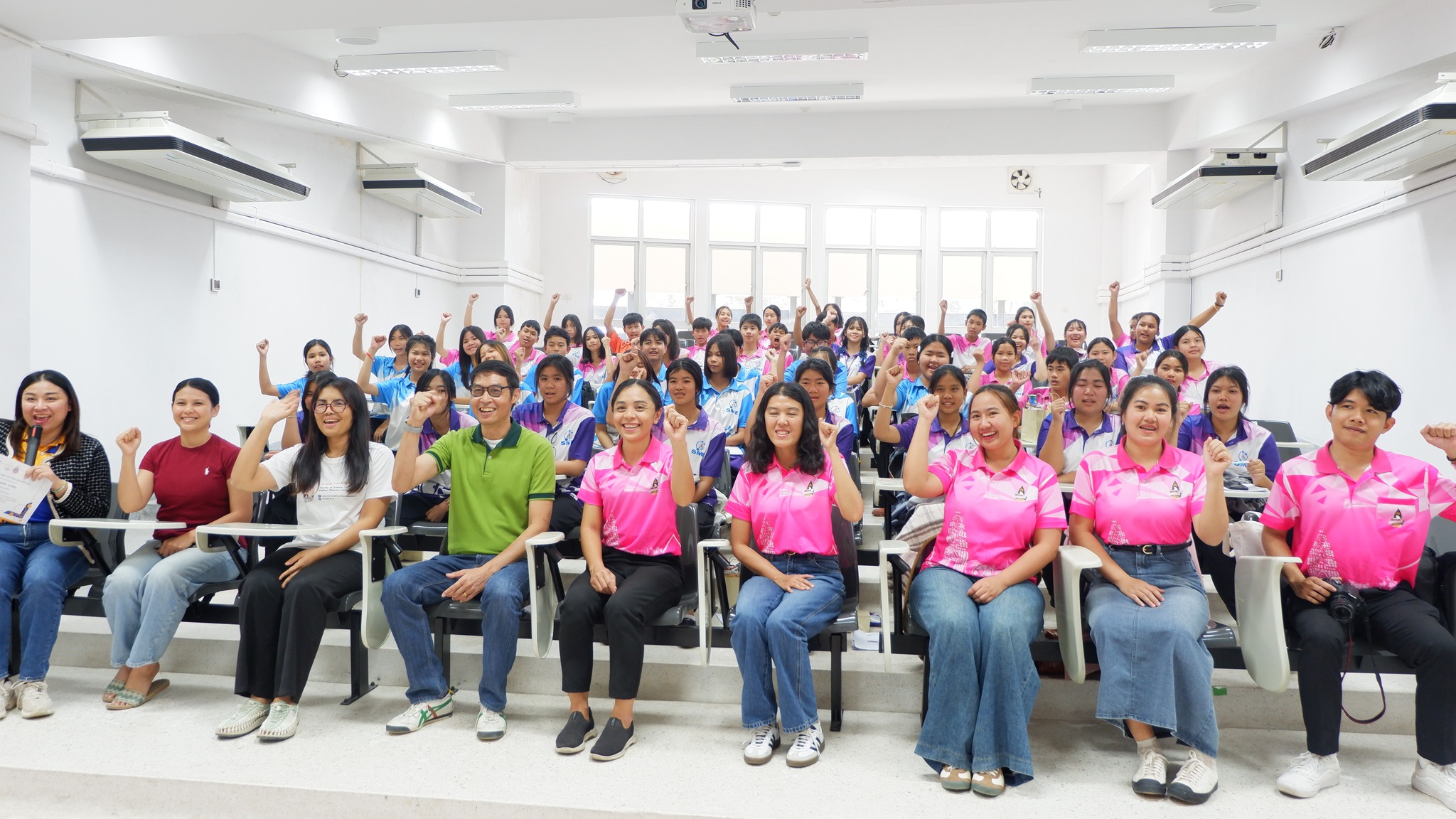 คณะวิทยาศาสตร์ ม.นครพนม จัดโครงการพัฒนาทักษะกระบวนการทางวิทยาศาสตร์แก่นักเรียนห้องเรียนพิเศษ SME โรงเรียนห้องแซงวิทยาคม อำเภอเลิงนกทา จังหวัดยโสธร