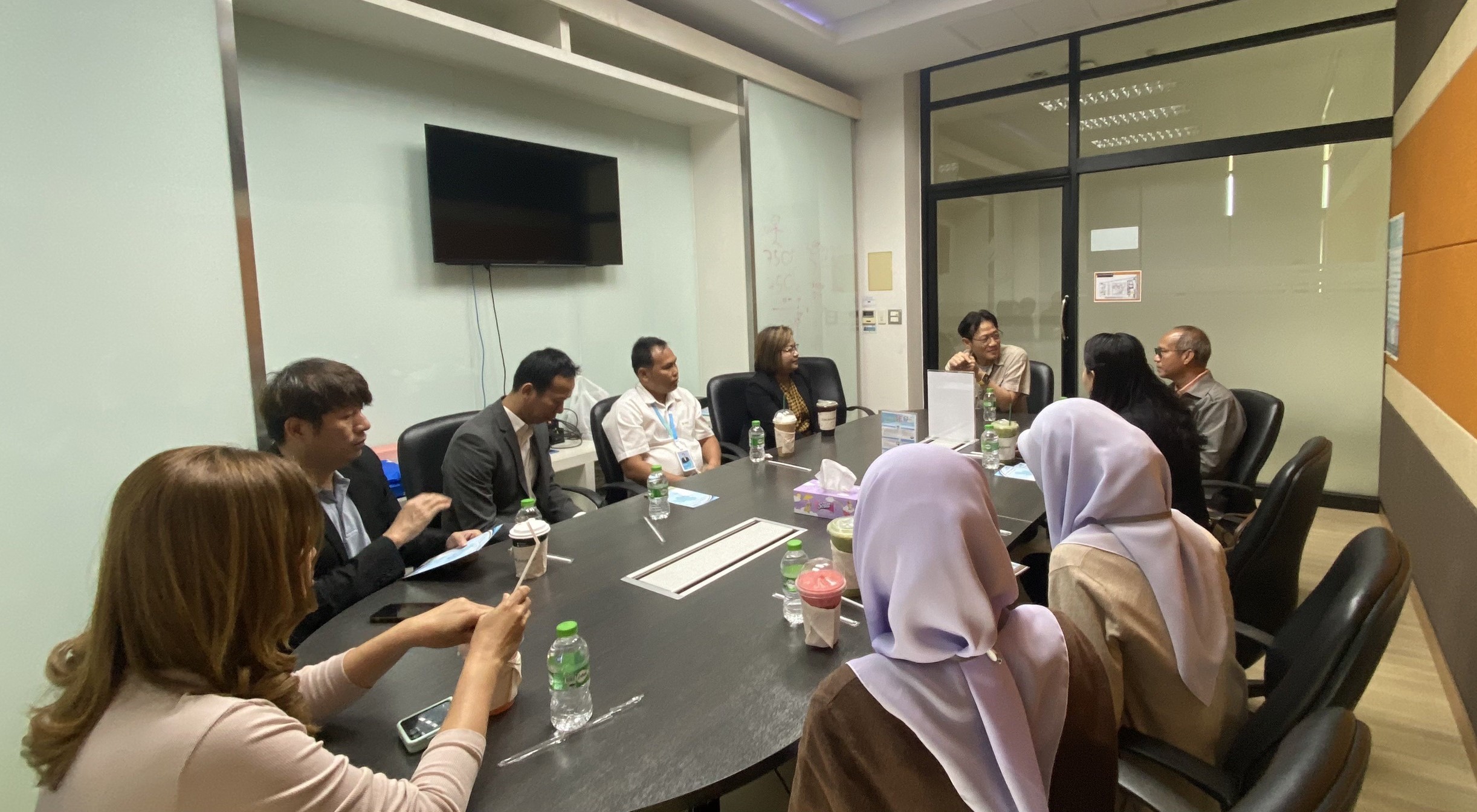 ม.นครพนม หารือการปิโตรเลียมแห่งประเทศไทย แลกเปลี่ยนนวัตกรรมเครื่องอบสมุนไพร