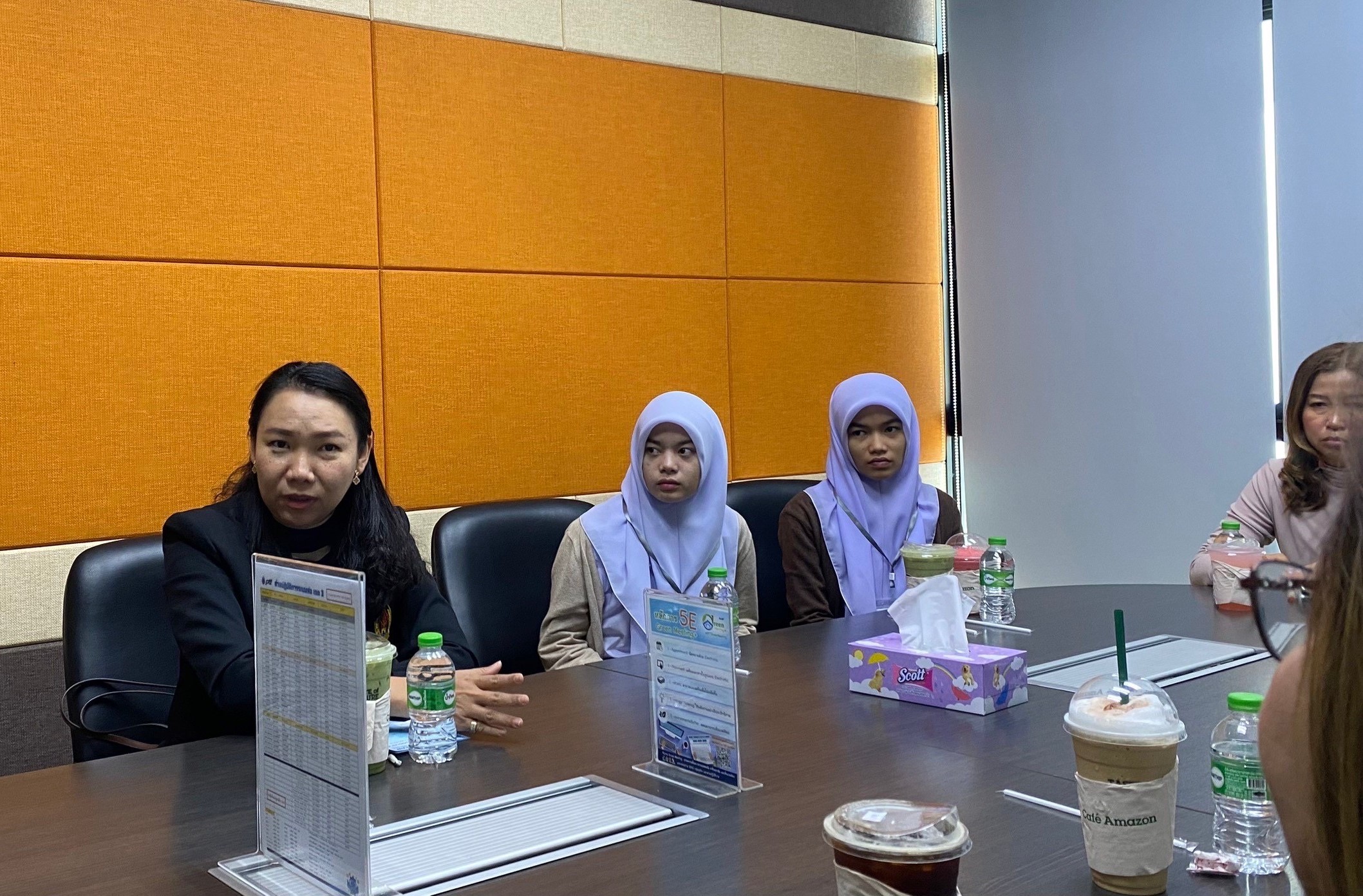 ม.นครพนม หารือการปิโตรเลียมแห่งประเทศไทย แลกเปลี่ยนนวัตกรรมเครื่องอบสมุนไพร