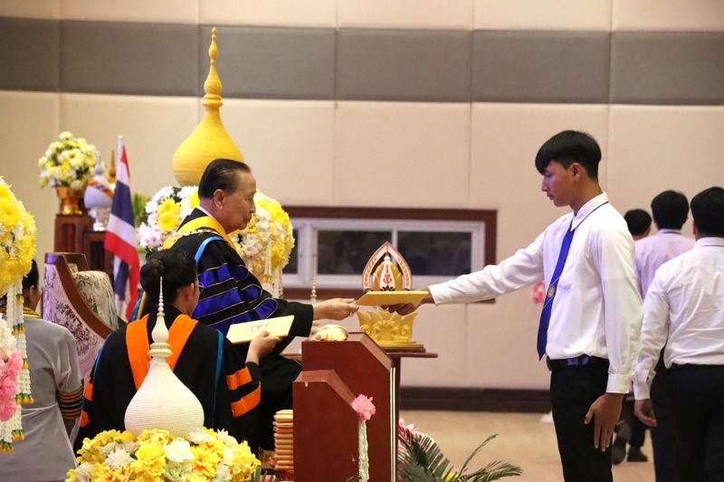 ม.นครพนม จัดปัจฉิมนิเทศและพิธีมอบสารแสดงความยินดีนักศึกษาระดับอาชีวศึกษา ประจำปีการศึกษา 2567