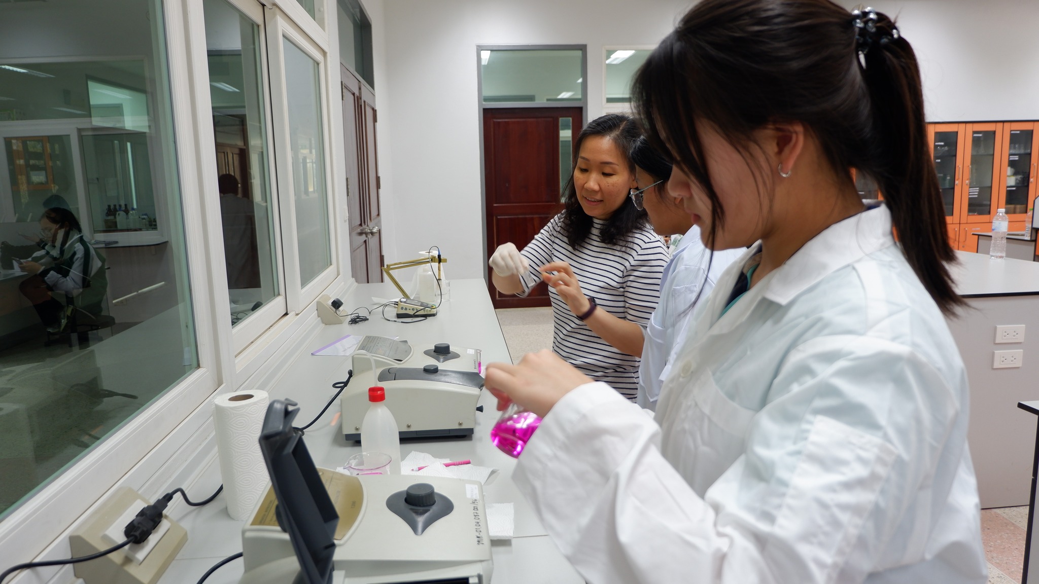 คณะวิทยาศาสตร์ ม.นครพนม จัดโครงการส่งเสริมความสามารถและทักษะทางวิชาการของนักเรียน SMTE กิจกรรมค่ายฝึกปฏิบัติการทางวิทยาศาสตร์ ม.1-3 ประจำปีการศึกษา 2567 โรงเรียนมุกดาหาร