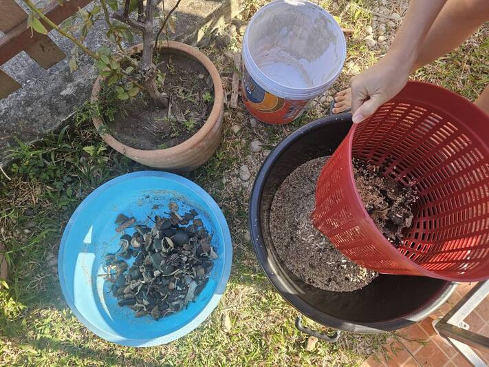 นักวิจัย ม.นครพนม ต่อยอดนวัตกรรม “เครื่องลดมวลขยะอินทรีย์” ช่วยจัดการขยะครัวเรือน ลดกลิ่น ลดความถี่การเก็บขนขยะ ทดลองนำร่อง 6 จุด ในพื้นที่ ต.ท่าค้อ อ.เมือง จ.นครพนม